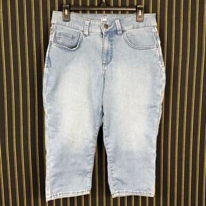Women Lee Riders Size 10M Regular Fit Midrise Light Blue Capri Jeans Approx 32in